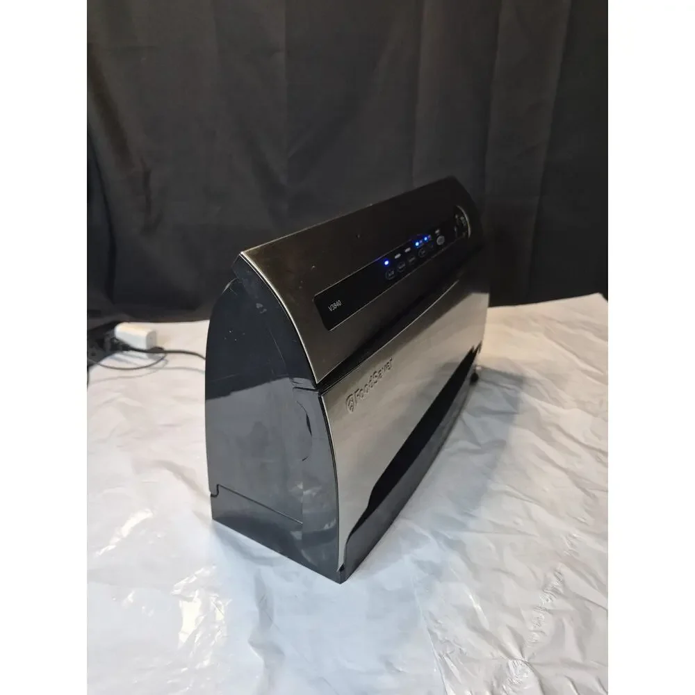 FoodSaver V3840 Vacuum Sealer w Bags Stainless, Clean And Ready Works Perfect..